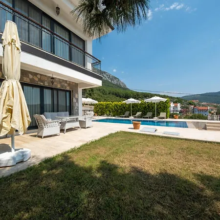Mediterranean Breeze - Family-friendly Luxury - By Sunworld Villa *