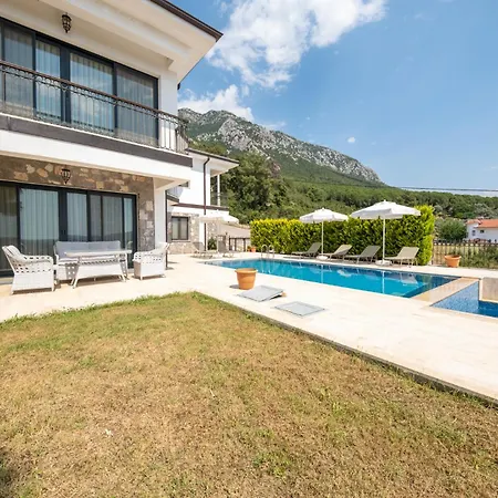 Mediterranean Breeze - Family-friendly Luxury - By Sunworld 别墅 费特希耶